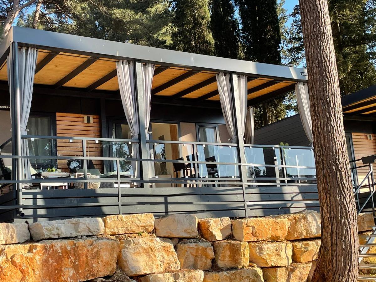Harmonia Mobile Home Ровин Екстериор снимка