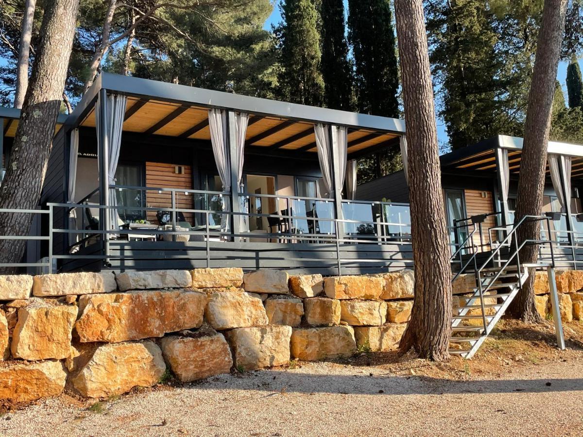 Harmonia Mobile Home Ровин Екстериор снимка